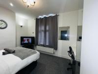 Large 'n' Bright Room - B&B Middlesbrough