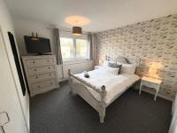 Large 2-br City Home Free Parking Sleeps 6 - B&B