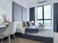 One-Bedroom Apartment with City View