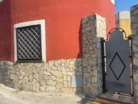 Red House- Accogliente appartamento vicino al porto - B&B Civitavecchia