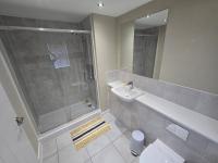 Modern 4-BDR House + Parking | Walk to City Centre - B&B Manchester