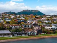 Premium Lakefront Unit Spa Pool - B&B Taupo