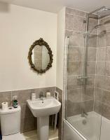 Quiet Cosy Room with Private Bathroom & LUSH Products - B&B Rainham