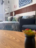 Iloilo Condo Perfect for Couple - B&B