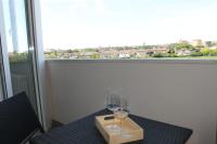 NEWTON30 - Luminoso bilocale in zona servita - B&B Ravenna