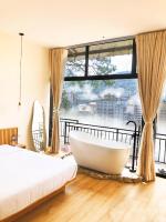 Queen Room with Spa Bath