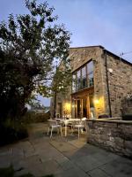 Alma House - Coastal Haven Seahouses Retreat - B&B North Sunderland