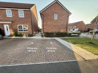 Modern 2-Bed House with EV - Hosted by Hutch Lifestyle - Bed and Breakfast Warwick