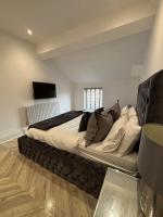 Modern Top-Floor Apartment Near Crosby Beach - Bed and Breakfast Great Crosby