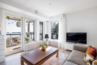 1-Bedroom Beachfront Apartment with Balcony, Sauna and Parking in Helsinki Aurinkolahti - B&B Helsinki