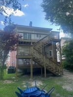 The Great Pink Lady with Huge Wrap Around Porch! - B&B