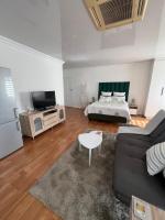 Charming Urban Retreat - B&B Centurion