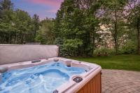 Lakes Region Retreat, Hot Tub & Fire Pit, Game Room - B&B Gilford