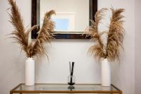 Stylish 2 Bed 2 Bath Mezzanine Apartment in Mayfair - Ferienwohnung London