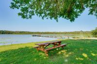 Walk to Cranberry Lake: Quaint Family Cottage - B&B Campbells Corner