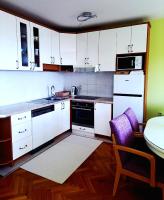Family Apartment Green with a sea view and a free parking - Chambres d'hôtes Makarska