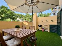 Cosy 1-Bedroom Apartment with Private Terrace in Loulé - Chambres d’hôtes Loulé