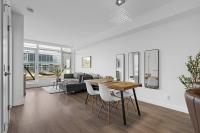 Luxury Waterfront Suite with City Views and AC - B&B Calgary