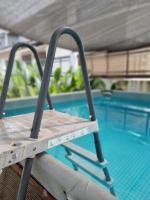 Ahmad's Homestay & Pool di Bukit Cerakah, Shah Alam - B&B Shah Alam