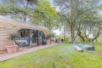 The Pod - Riverside Retreat - B&B