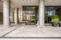 Modern 1Bd & Den Condo with Balcony Lillian St - B&B Toronto