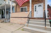 Pittsburgh Millvale Modern 4 Bedroom Apartment with Parking - Bed and Breakfast Millvale