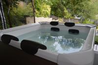 Hot Tub Oasis by the Sea & Woods - B&B Swansea