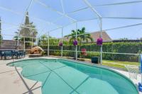 Disney Getaway with Private Hot Tub 14 Mi to Parks - Chambres d’hôtes Kissimmee