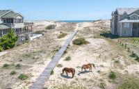 Cavallo Dunes - 4x4 Carova Beach, Oceanfront, Ocean View, Hot Tub, Pets OK, Year Round Flex Stays - Ferienwohnung Knotts Island