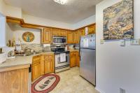 Bike, Hike & Ski: Creek-View Condo in Red River! - Ferienwohnung Red River