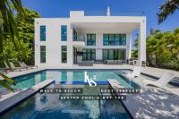LVS Villa Blanco 5BR Coastal Oasis with Rooftop Sunset Deck Heated Pool Spa & Walk-to-Beach Access - B&B Fort Lauderdale