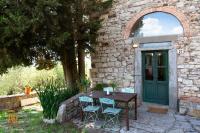 Borgo Medievale di Poggio Alla Pieve Relais, Food & Art - Chambres d’hôtes Calenzano