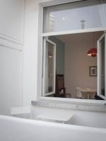 Chaleureux appartement aux Marolles - Bed and Breakfast Brussel