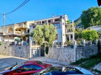 Villa Vi apartmen in a villa with a swimming pool - B&B Antivari