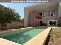 Villa con piscina para 14 personas en camas y 2 Hamacas Ado 69 - B&B Mérida