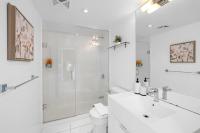 Sleek Downtown Oasis Modern Retreat in Toronto - B&B Toronto