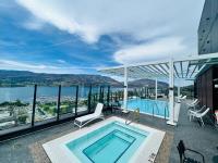 Million-Dollar View with 34th floor Rooftop Pool and hot Tub , Private Room and Private Bathroom in Downtown Kelowna! - B&B