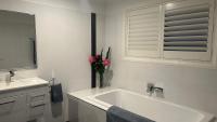 Lap of Luxury- Executive Retreat-Premium Bathurst Stay - Chambres d'hôtes Kelso