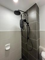 Landed KLIA Netflix, Fully AC&Heater, Kids Pool - Chambres d’hôtes Sepang