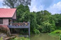 SaffronStays Cabin in the Woods - 4BHK Riverside Palghar Villa with Pool, Forest Walks & Stargazing - B&B Jāmb