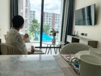 Chiang Mai A Luxury Community The one pool view facing the super large swimming pool community - B&B Chiang Mai