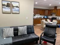 Tranquille pond facing suite - B&B Edmonton