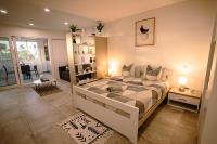 Wonderful cozy studio sea view - swimming pool - Chambres d’hôtes Baie Nettle