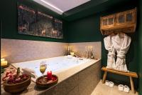 La Maison de l'Apothicaire - Un refuge enchanté avec balnéo en hyper-centre - B&B Crémieu