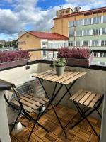 Lovely two-room condo with balcony near bus- and railwaystation - Chambres d'hôtes Turku