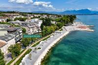 Charming on the Lake Apartment DesenzanoLoft Official Partner Homes & Villas by Marriott Bonvoy - Chambres d'hôtes Desenzano del Garda