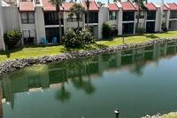 Island Oasis Retreat - 1 Minute Walk to the Beach - B&B Bradenton Beach
