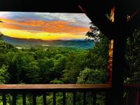 VIEWS - Spring sale! - King Bed - Pets Welcome - B&B Townsend