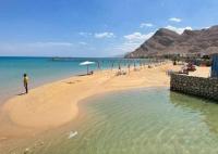 Ground peaceful chalet 3 bedroom with 6 king bed & 2 bathrooms &private garden marvelous land escape Murano resort Ain sokhna & A very beautiful sandy beach, and the beach is also very close to the chalet - Chambres d'hôtes Al ‘Ayn as Sukhnah