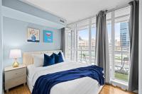 Spacious 3BR Condo w Patio & Skyline Views - B&B Toronto